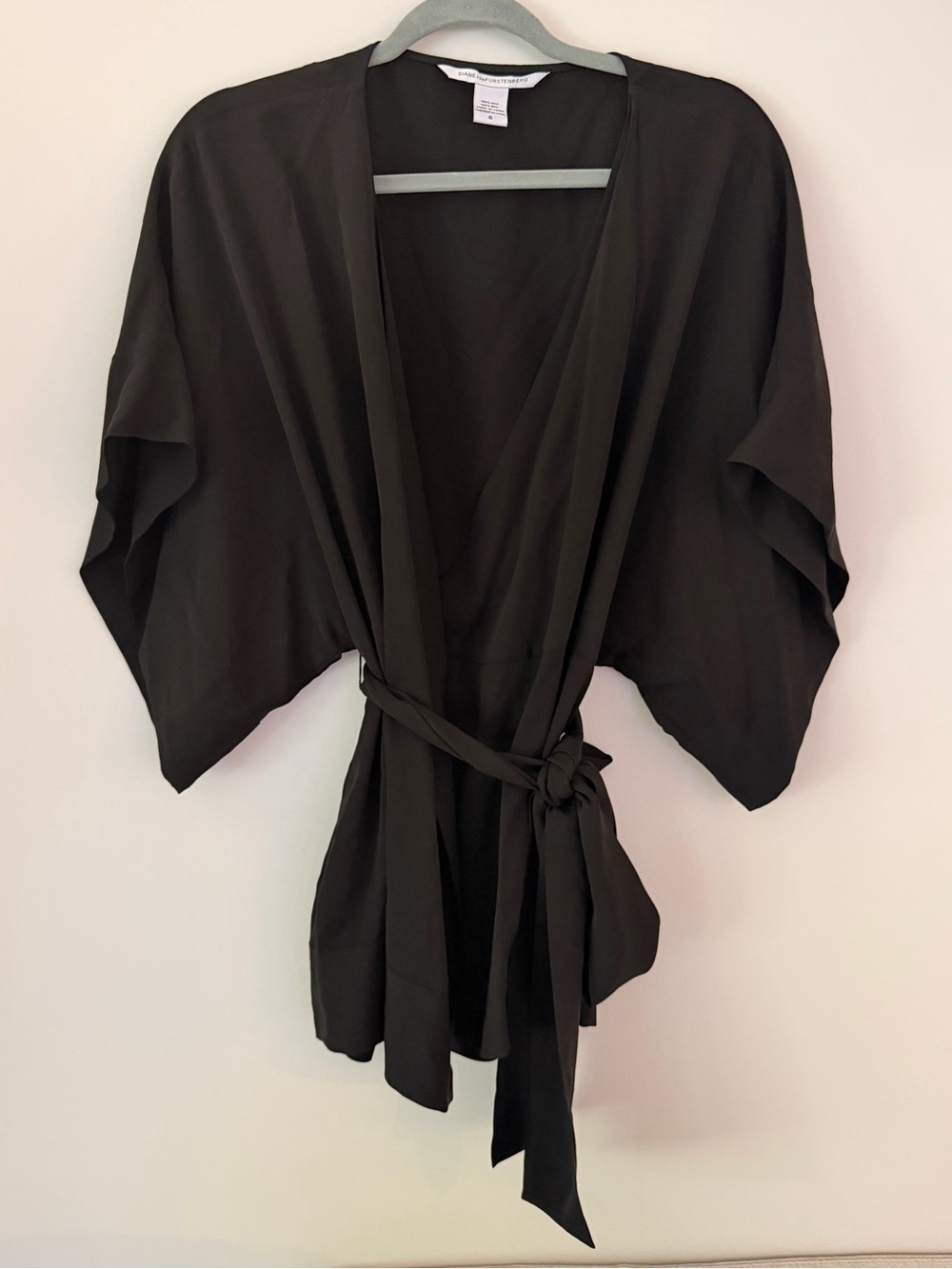 Diane von Furstenberg Kallina Black 100% Silk Wrap Belted Kimono Top Blouse Sz 6